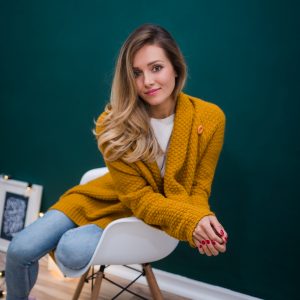 Ведущая игры лила Мария
